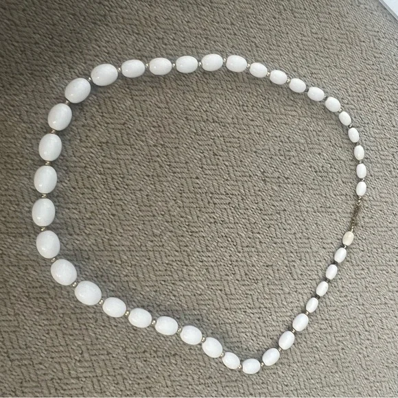 Monet Vintage Elegant White Beaded Necklace trend 2026 - Picture 8 of 8